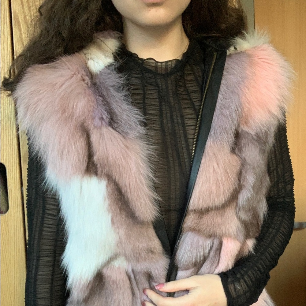 Ozlana Fox Fur and Racoon Fur Vest - Picture 3 of 8